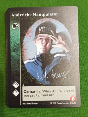 Wer sich bis zum 30.August voranmeldet UND den Teilnehmerbeitrag überwiesen hat, erhält die von Isak Bjärmark signierte Promo &quot;André the Manipulator&quot;.